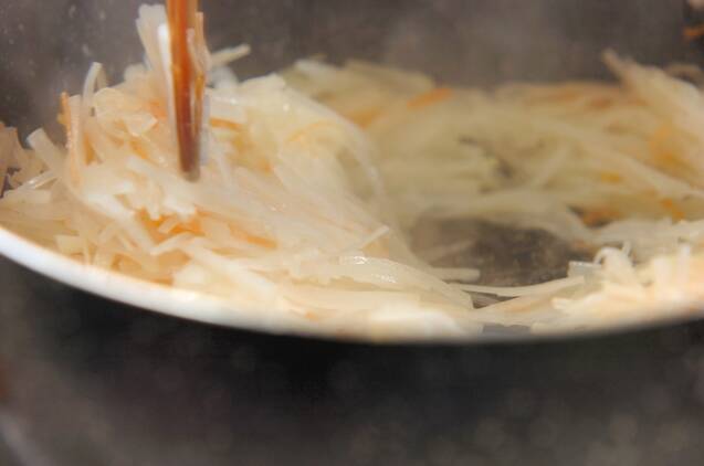 大根のジュリエンヌ・スープの作り方の手順2