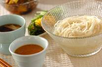 二種のつけだれ素麺