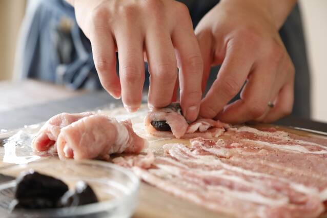 豚肉とプルーンのバルサミコソテーの作り方の手順2