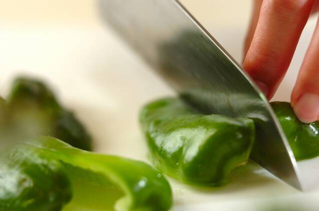 ピーマンとジャコの蒸し煮の作り方の手順1