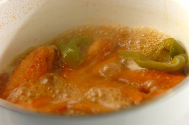 鶏手羽先のリンゴ煮込みの作り方の手順6