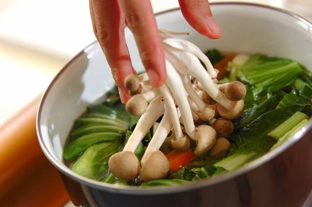 チンゲンサイとニンジンの塩炒めの作り方の手順6