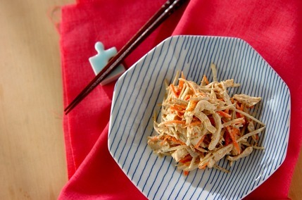 ゴボウと鶏ささ身のサラダ