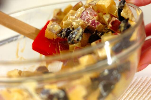 サツマイモとプルーンのサラダの作り方の手順3