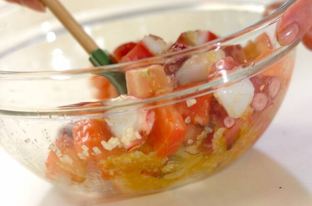 タコとトマトのサラダの作り方の手順2