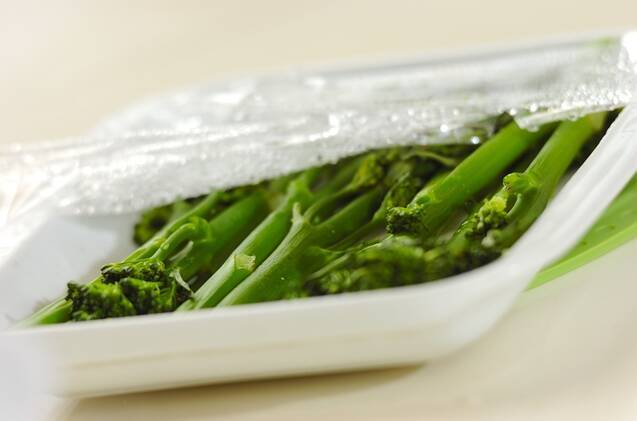 スティックセニョール　ゆで卵とツナのソースの作り方の手順1