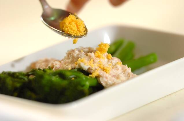 スティックセニョール　ゆで卵とツナのソースの作り方の手順4