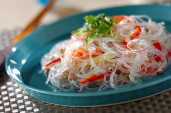 パクチーとエビのタイ風春雨サラダ（ヤムウンセン）