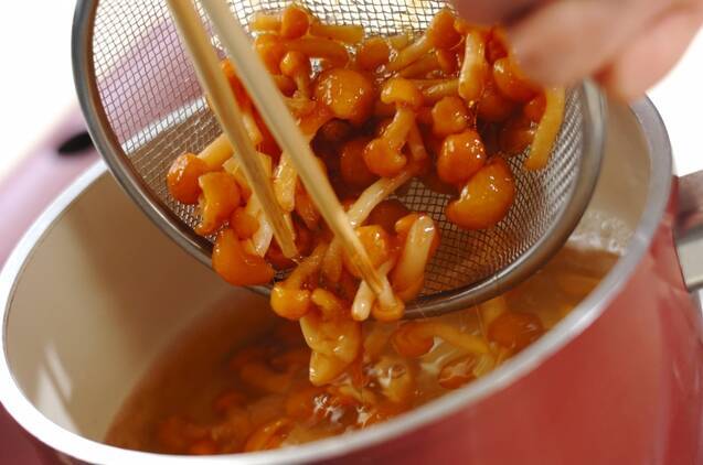 ナメコのみそ汁の作り方の手順2