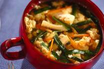 具だくさんニラ玉スープ