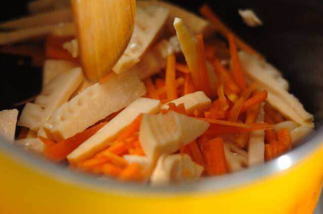 具だくさんニラ玉スープの作り方の手順2