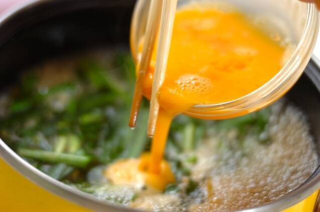 具だくさんニラ玉スープの作り方の手順4