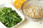ニラとモヤシの卵炒めの下準備1