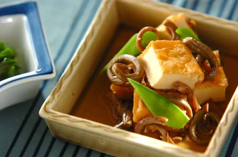 ゼンマイと厚揚げの煮物 副菜 レシピ 作り方 E レシピ 料理のプロが作る簡単レシピ