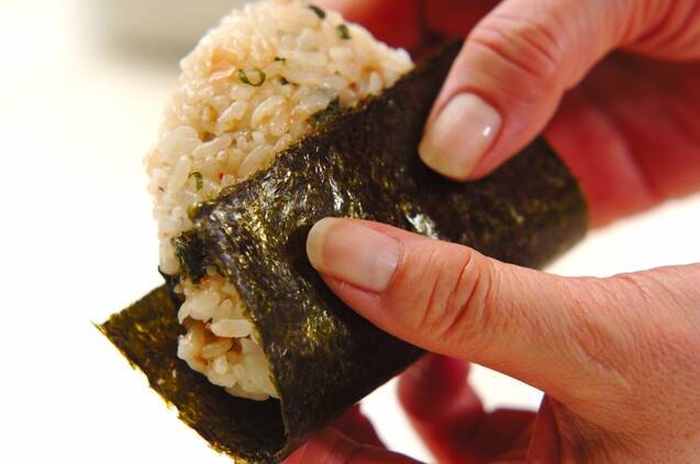 セロリの葉のおにぎりの作り方の手順4