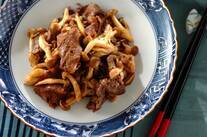 牛肉とシメジの黒コショウ炒め