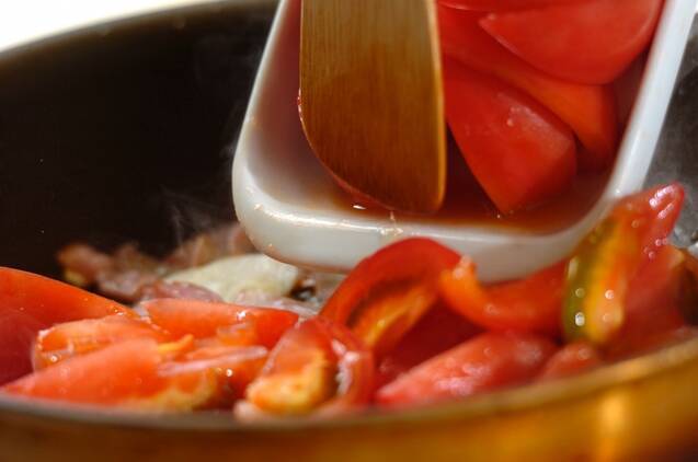 トマトとベーコンのスパゲティーの作り方の手順2