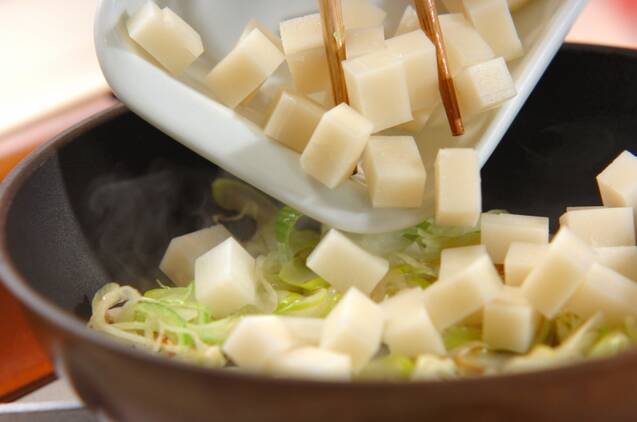 クセになる！餅と白ネギのバターじょうゆグラタンの作り方の手順2