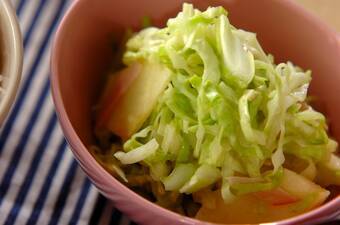 リンゴ入りコールスロー