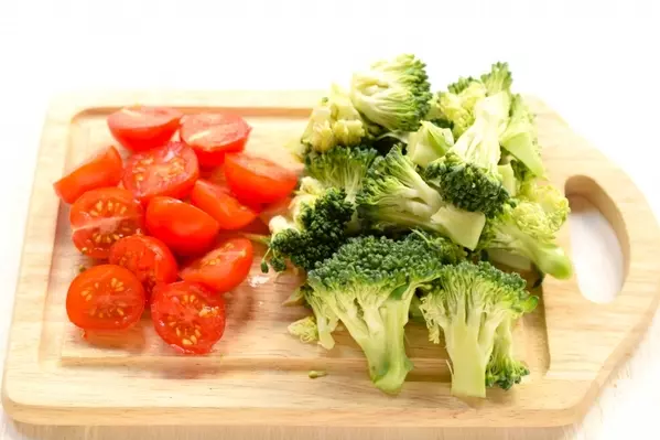 レンジで完結！豚肉蒸し＆ブロッコリーサラダのワンプレートごはんの下準備1