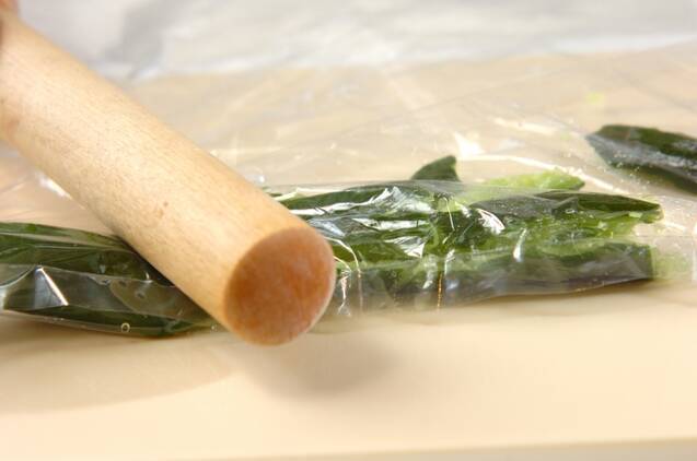 たたきキュウリとキムチの和え物の作り方の手順1