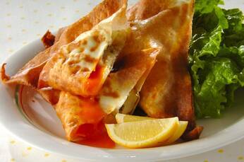 半熟卵とツナポテトのサクサク春巻き