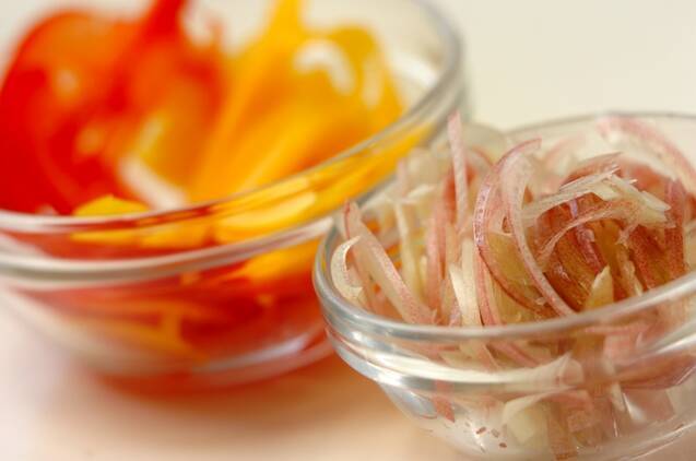 切干し大根とパプリカのワサマヨ和えの作り方の手順2