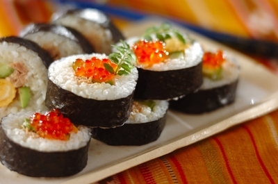 サラダ巻き寿司イクラのせ レシピ 作り方 E レシピ 料理のプロが作る簡単レシピ