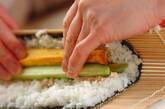 サラダ巻き寿司イクラのせの作り方2