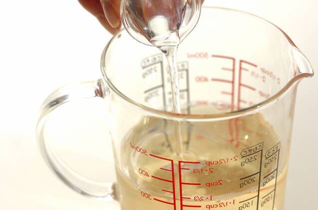 白ワインのライム・スプリッツアーの作り方の手順1