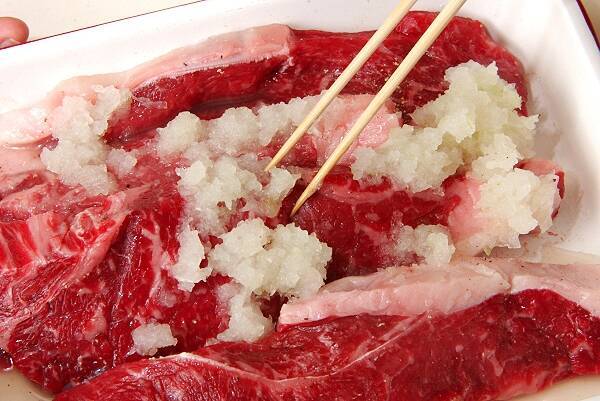 お肉柔らか！シャリアピンステーキ 絶品すりおろし玉ネギソースの作り方の手順3