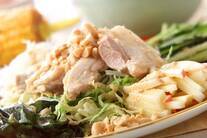 濃厚ゴマダレが決め手！しっとり鶏もも肉のバンバンジー