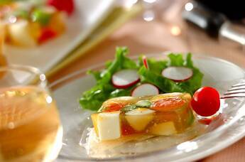 スモークサーモンとグリーンアスパラのゼリー寄せ