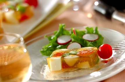 スモークサーモンとグリーンアスパラのゼリー寄せ