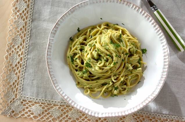 シンプルなアボカドチーズパスタ