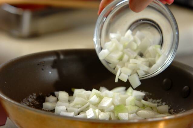 バター香る！シーフードピラフの作り方の手順4