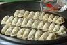 ホットプレート焼き餃子の作り方の手順9