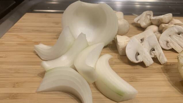 ソムリエが教える簡単リッチ飯 豚ヒレの香草パン粉焼き ハニーマスタードソースの作り方の手順2