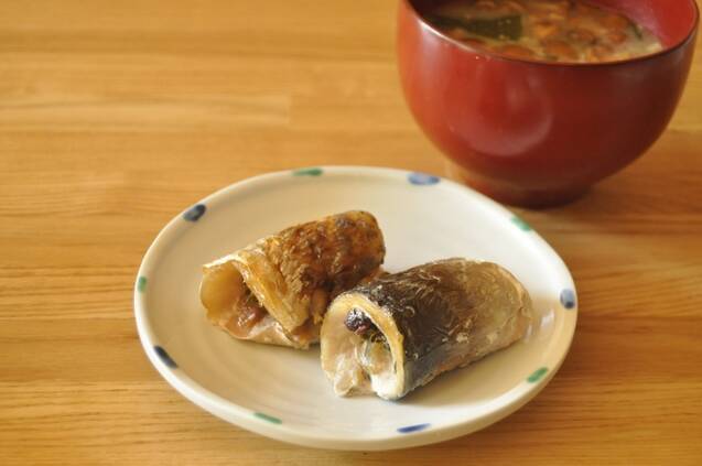 アジの梅シソロール焼きとアラだしみそ汁