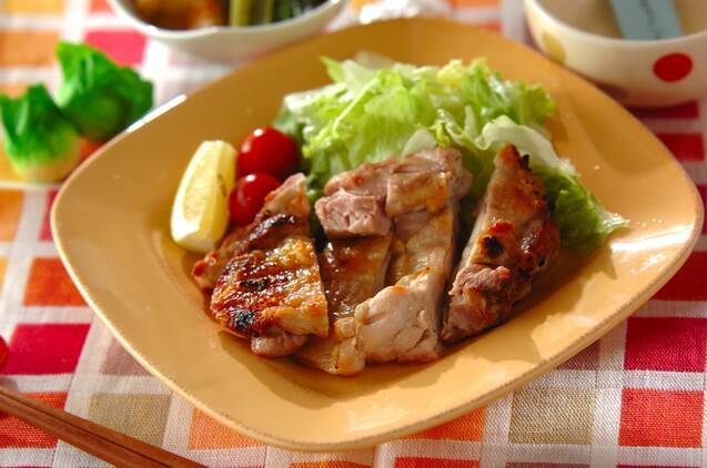 鶏もも肉の塩焼き