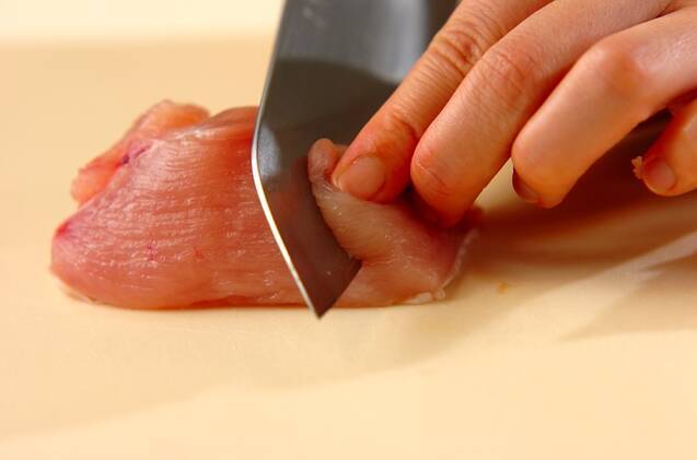 鶏むね肉とスナップエンドウのレンジ蒸しの作り方の手順1