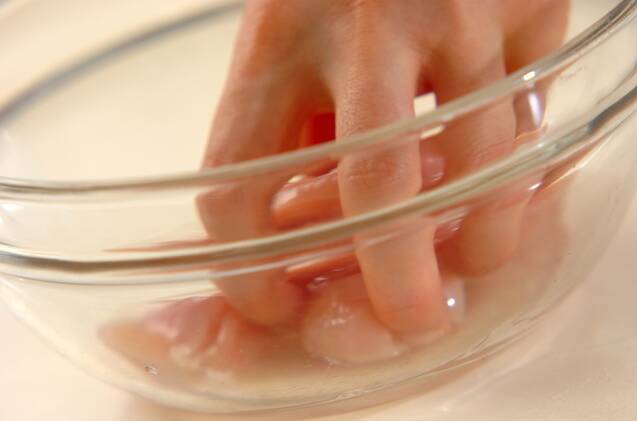 鶏むね肉とスナップエンドウのレンジ蒸しの作り方の手順2