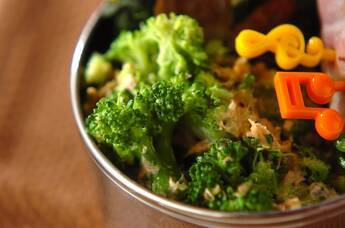 ブロッコリーの梅マヨ和え