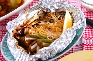 秋の味覚がギュ！キノコのホイル焼き