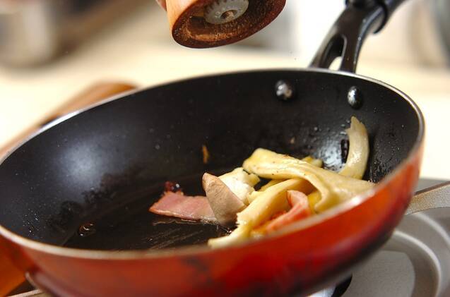 エリンギとベーコンの炒め物の作り方の手順2