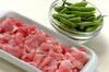 豚肉とサヤインゲンの炒め煮の作り方の手順1