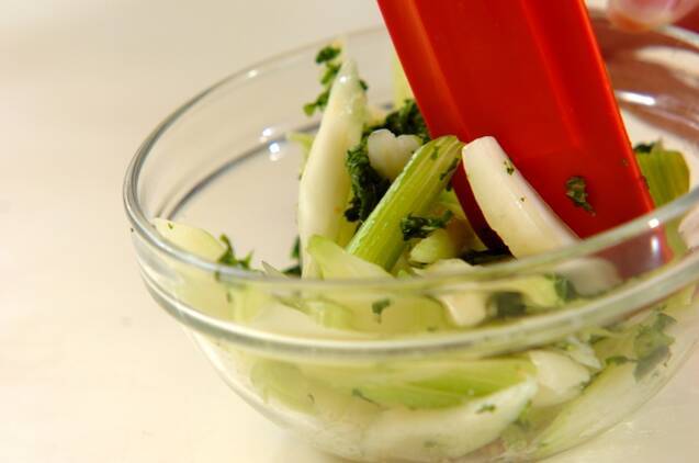 セロリの粒マスタード和えの作り方の手順3