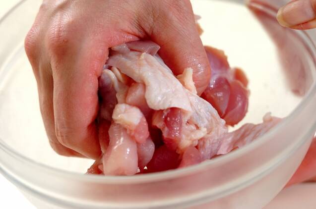 鶏もも肉とオクラの梅煮の作り方の手順1