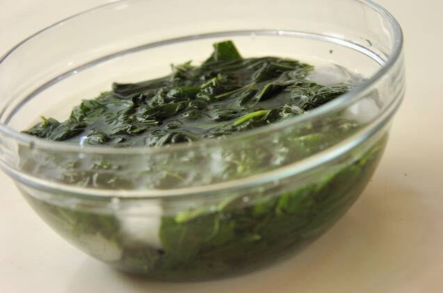 ネバネバやみつき！ モロヘイヤのおひたし  by崎野 晴子さんの作り方の手順2