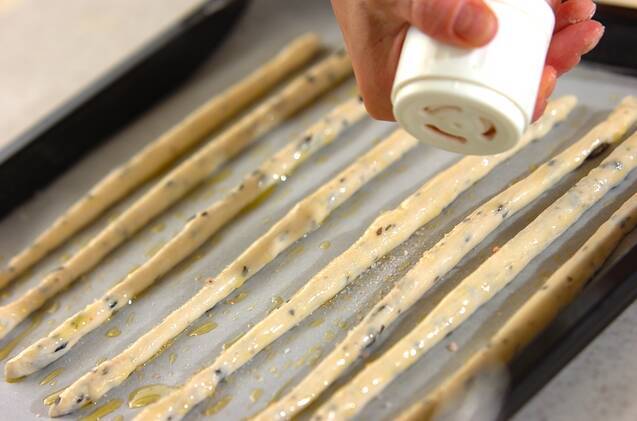 オリーブのグリッシーニの作り方の手順5